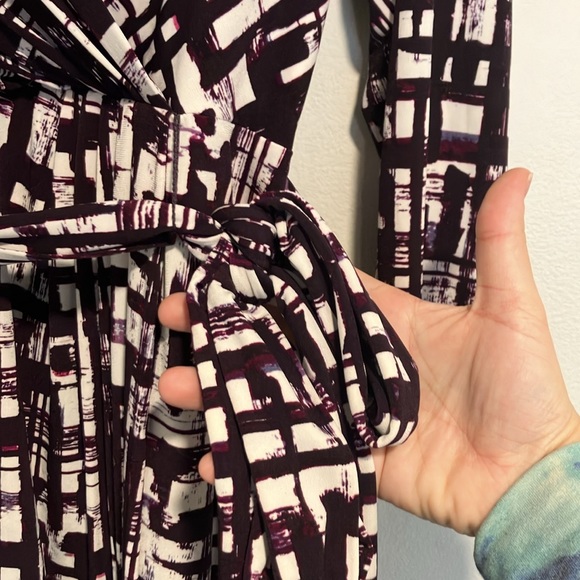 Eliza J Wrap Dress Size 10 Purple Geometric Pattern 3/4 Sleeve Stretchy - Picture 6 of 12